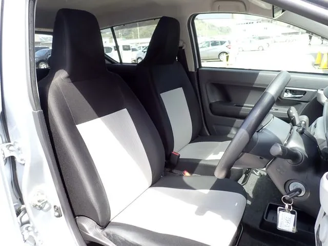 ミラ　イース（ダイハツ）の車両写真