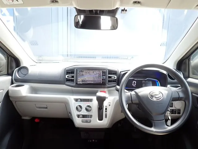 ミラ　イース（ダイハツ）の車両写真