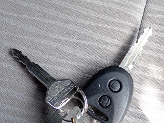 ミラ　イース（ダイハツ）の車両写真