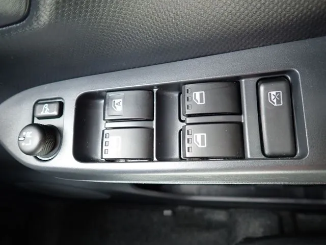 ミラ　イース（ダイハツ）の車両写真