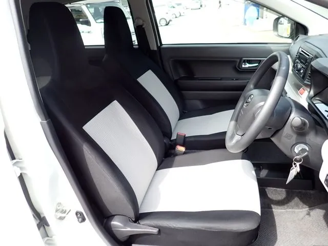 ミラ　イース（ダイハツ）の車両写真