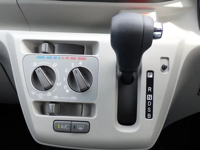 ミラ　イース（ダイハツ）の車両写真