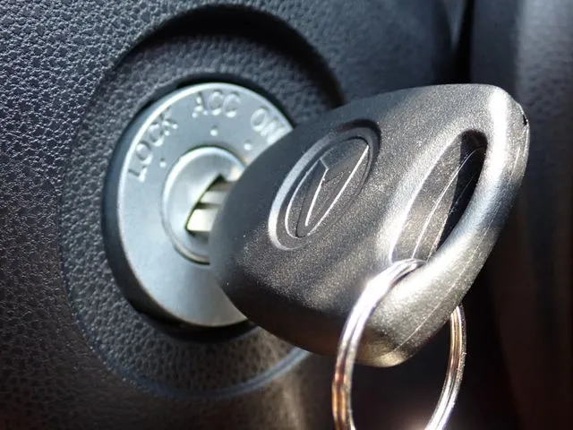 ダイハツ　ミラ　イース