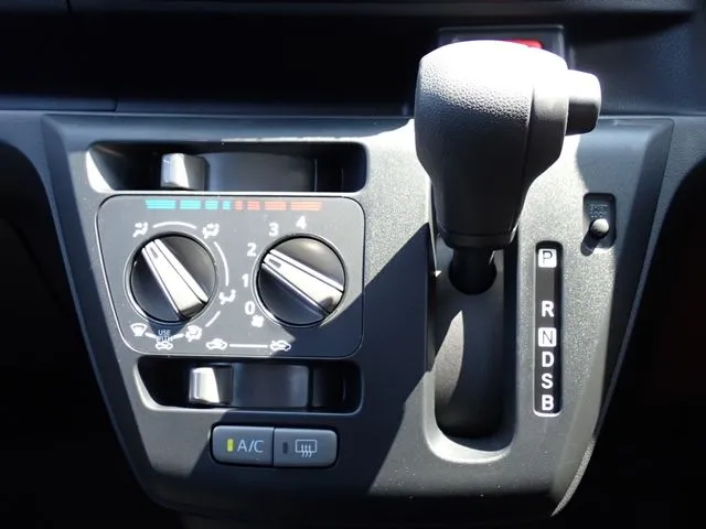 ダイハツ　ミラ　イース