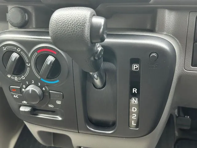 エブリイバン（スズキ）の車両写真