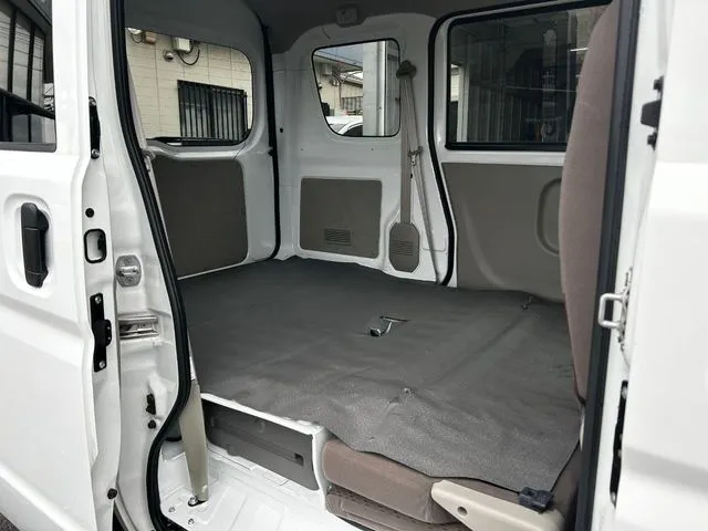 エブリイバン（スズキ）の車両写真