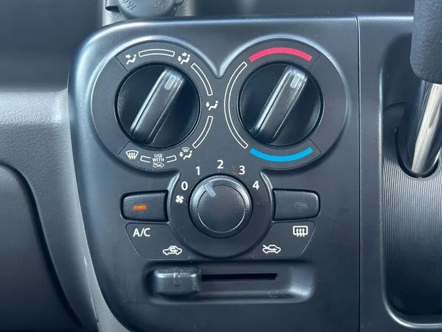 エブリイバン（スズキ）の車両写真