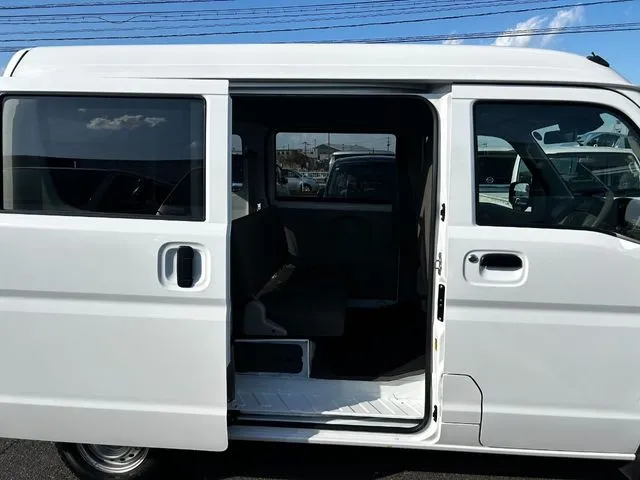 エブリイバン（スズキ）の車両写真