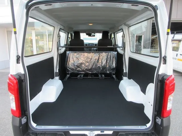 ニッサン　キャラバンＶ　４ＷＤ