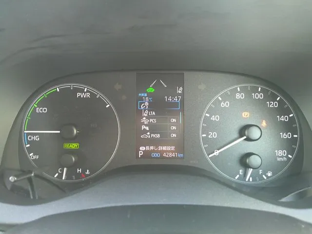 ヤリス　ハイブリッド（トヨタ）の車両写真