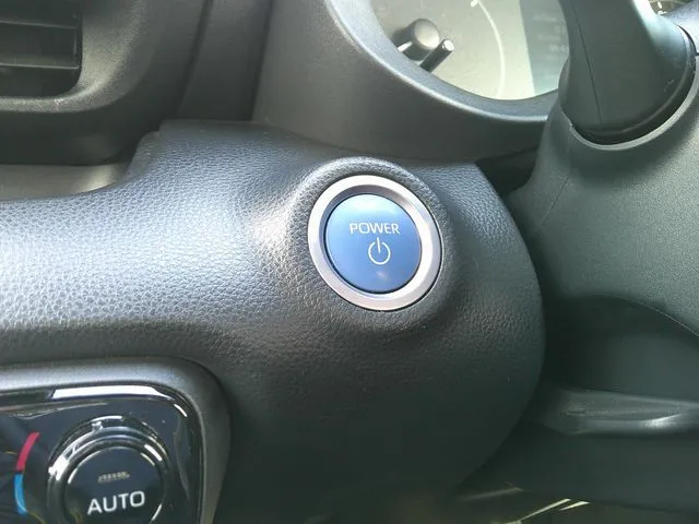 ヤリス　ハイブリッド（トヨタ）の車両写真