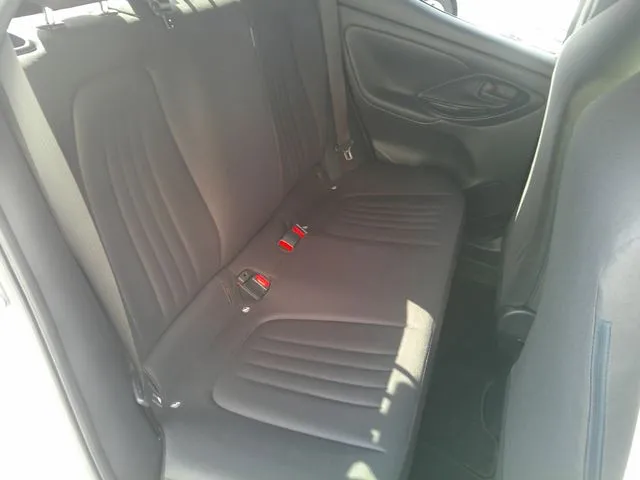 ヤリス　ハイブリッド（トヨタ）の車両写真