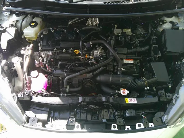 ヤリス　ハイブリッド（トヨタ）の車両写真