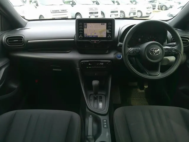 ヤリス　ハイブリッド（トヨタ）の車両写真