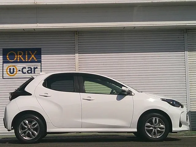 ヤリス　ハイブリッド（トヨタ）の車両写真