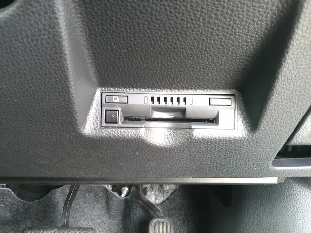 ヤリス　ハイブリッド（トヨタ）の車両写真