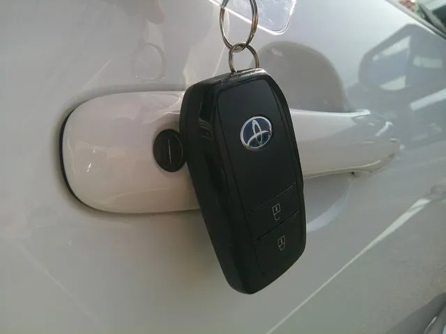 ヤリス　ハイブリッド（トヨタ）の車両写真