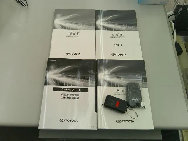 ヤリス　ハイブリッド（トヨタ）の車両写真