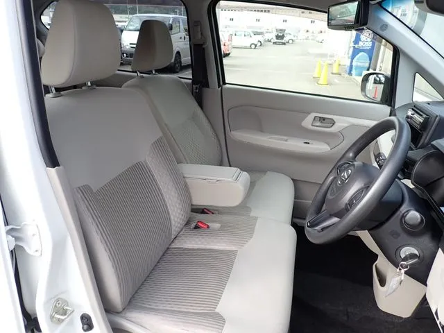 ムーヴ（ダイハツ）の車両写真