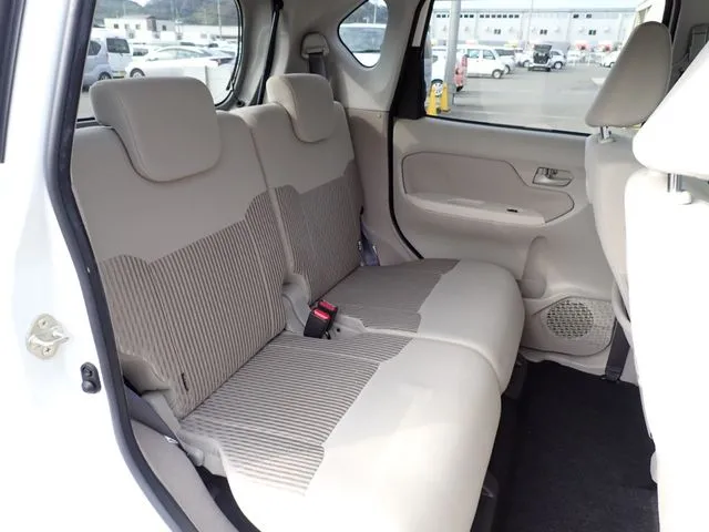 ムーヴ（ダイハツ）の車両写真