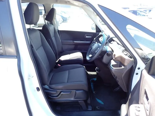 フリードプラス　ハイブリッド（ホンダ）の車両写真