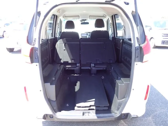 フリードプラス　ハイブリッド（ホンダ）の車両写真