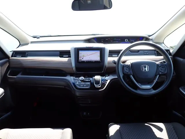 フリードプラス　ハイブリッド（ホンダ）の車両写真