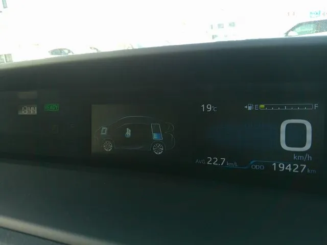 プリウス　４ＷＤ（トヨタ）の車両写真