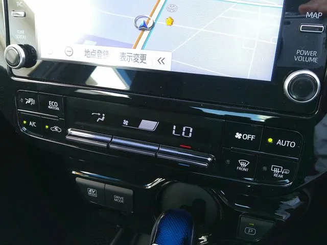 プリウス　４ＷＤ（トヨタ）の車両写真