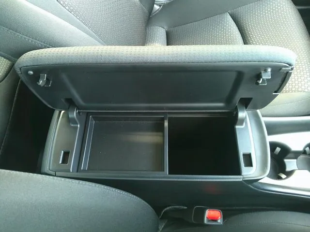 プリウス　４ＷＤ（トヨタ）の車両写真