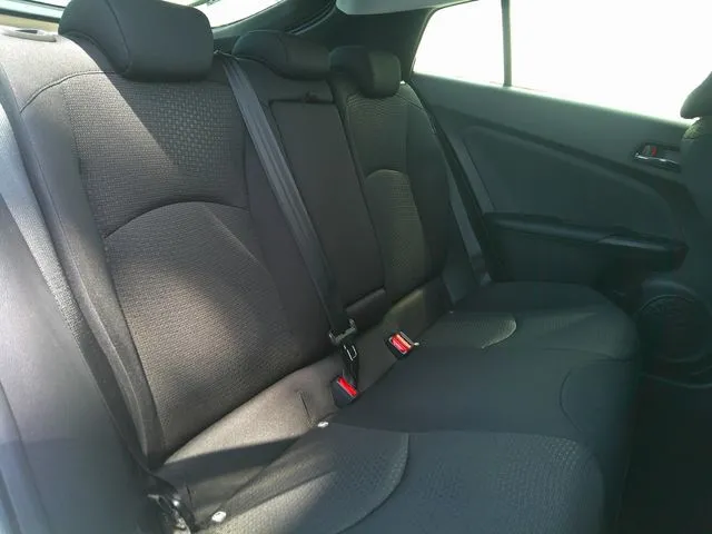 プリウス　４ＷＤ（トヨタ）の車両写真