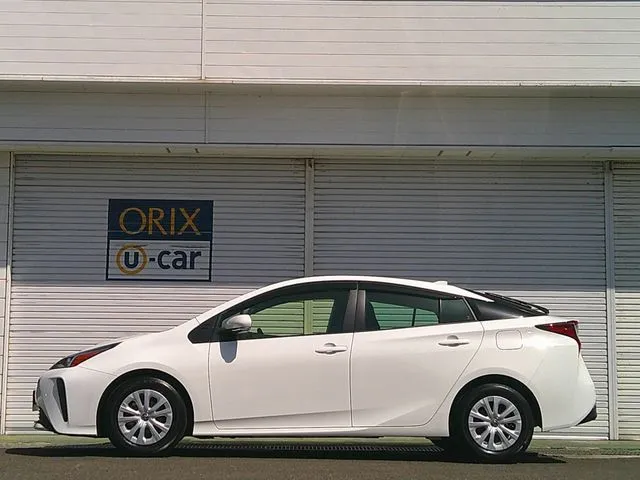 プリウス　４ＷＤ（トヨタ）の車両写真