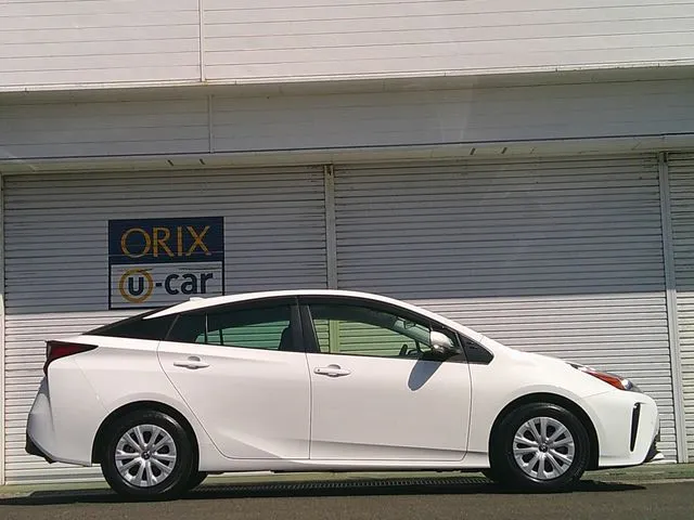 プリウス　４ＷＤ（トヨタ）の車両写真