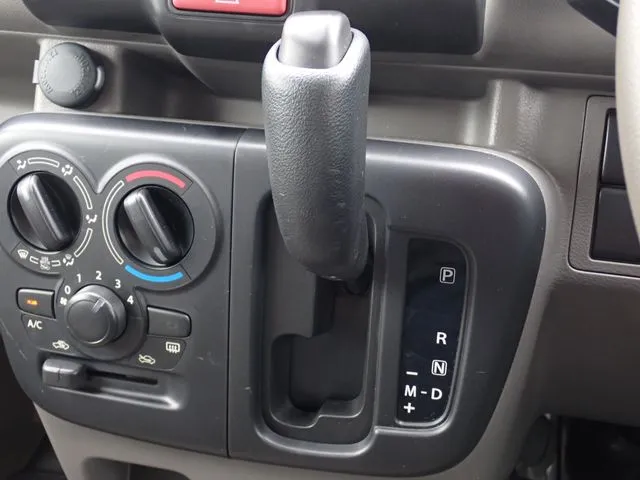 NV100クリッパー(ニッサン)の車両写真