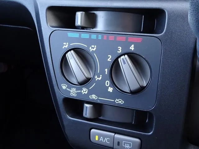 ミラ　イース（ダイハツ）の車両写真