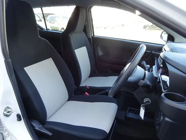 ミラ　イース（ダイハツ）の車両写真