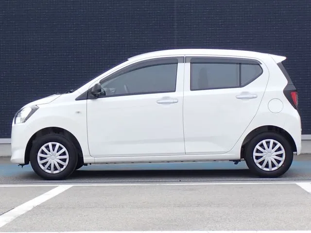 ミラ　イース（ダイハツ）の車両写真