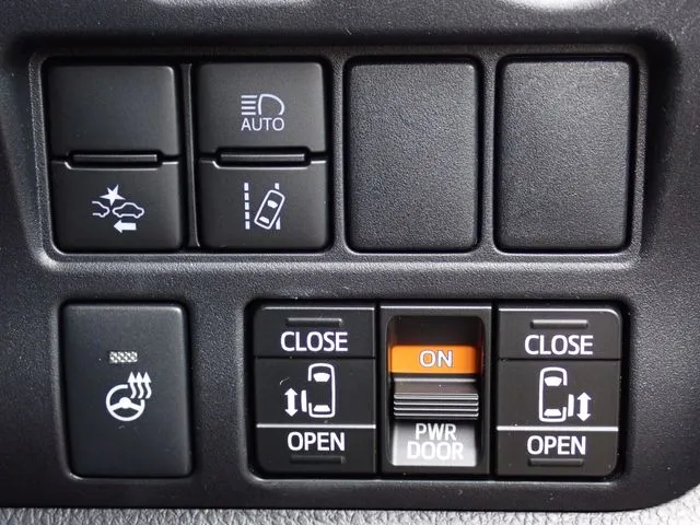 エスクァイア(トヨタ)の車両写真