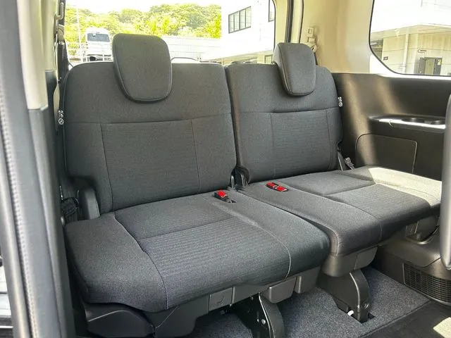 セレナ（ニッサン）の車両写真