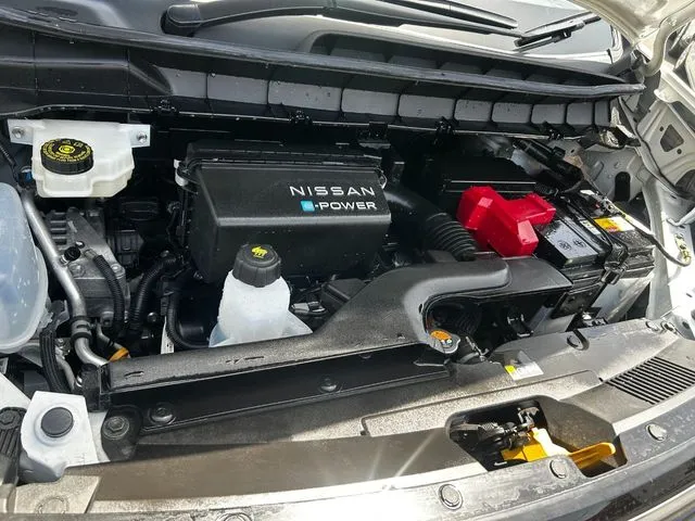 セレナ（ニッサン）の車両写真