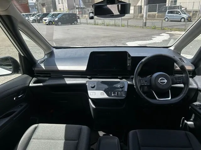 セレナ（ニッサン）の車両写真