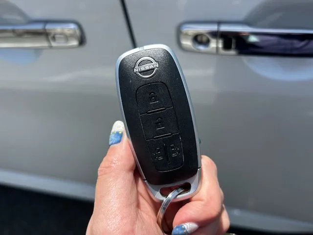 セレナ（ニッサン）の車両写真