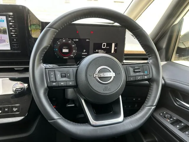 セレナ（ニッサン）の車両写真