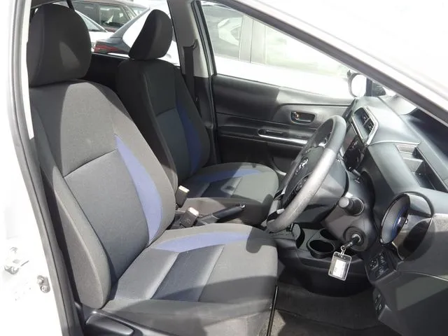 アクア（トヨタ）の車両写真