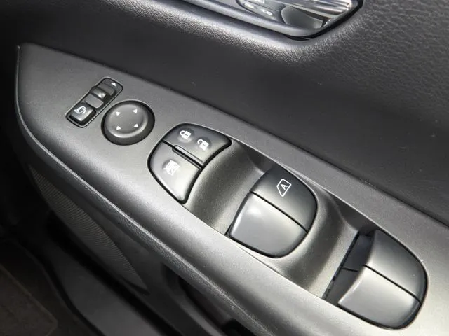 セレナ　Ｓハイブリッド　４ＷＤ（ニッサン）の車両写真