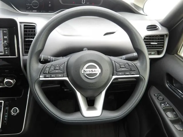 セレナ　Ｓハイブリッド　４ＷＤ（ニッサン）の車両写真