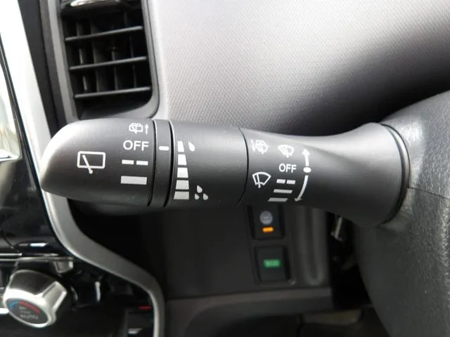 セレナ　Ｓハイブリッド　４ＷＤ（ニッサン）の車両写真