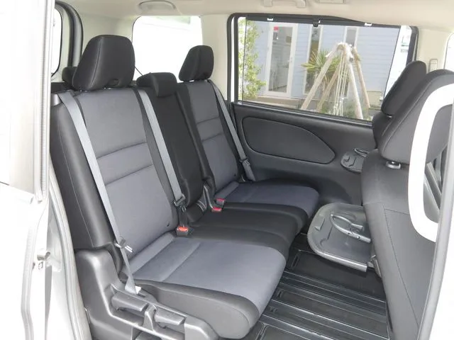 セレナ　Ｓハイブリッド　４ＷＤ（ニッサン）の車両写真