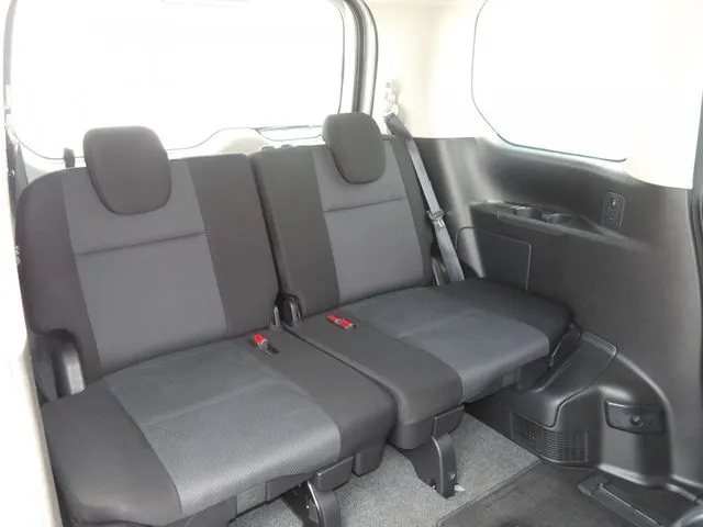 セレナ　Ｓハイブリッド　４ＷＤ（ニッサン）の車両写真