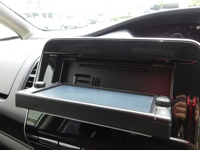 セレナ　Ｓハイブリッド　４ＷＤ（ニッサン）の車両写真